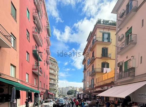 locale commerciale in vendita a Napoli in zona Arenella