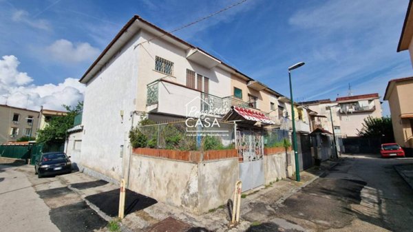 casa indipendente in vendita a Napoli in zona Ponticelli
