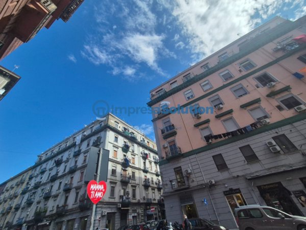 ufficio in vendita a Napoli in zona Vicaria
