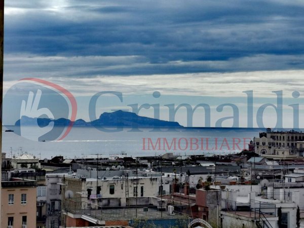 appartamento in vendita a Napoli in zona Chiaia