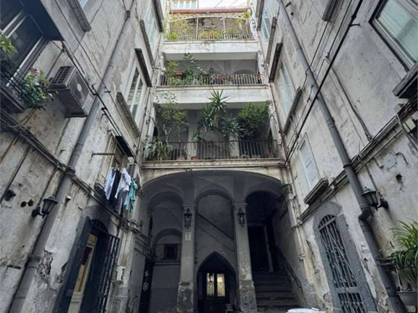 appartamento in vendita a Napoli in zona Avvocata