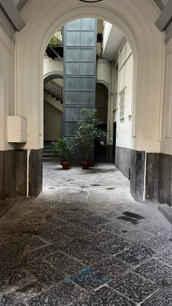 appartamento in vendita a Napoli in zona Avvocata
