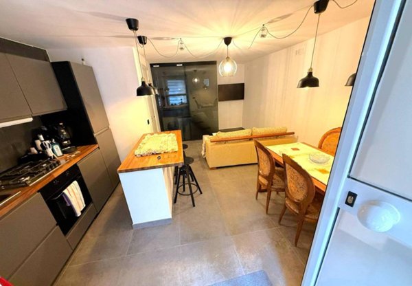 appartamento in vendita a Napoli in zona Stella
