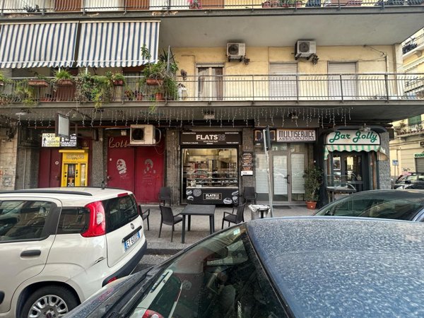 locale commerciale in vendita a Napoli in zona Vicaria