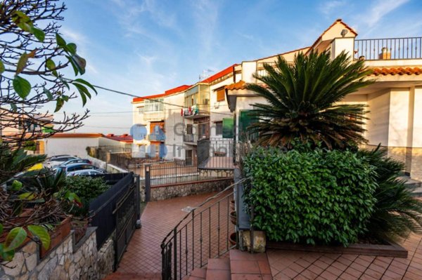 casa indipendente in vendita a Napoli in zona Camaldoli