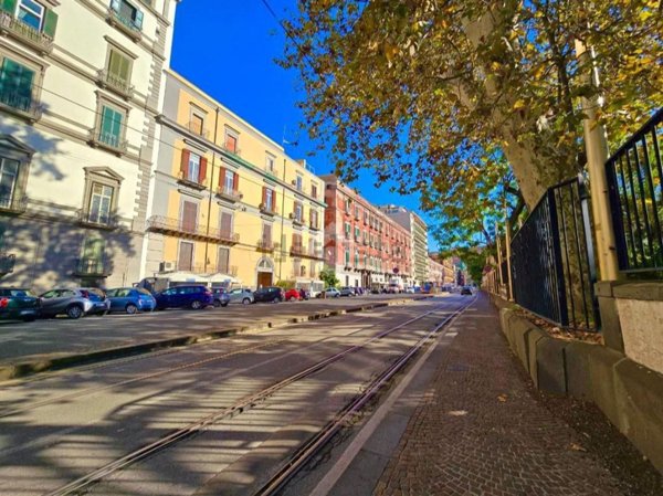 appartamento in vendita a Napoli in zona Chiaia