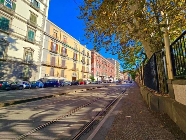appartamento in vendita a Napoli in zona Chiaia