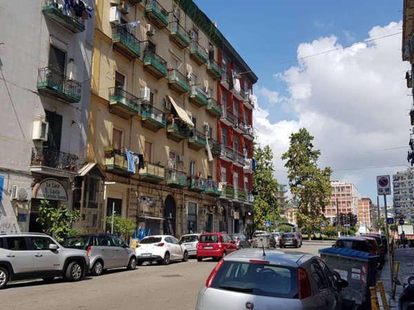 locale commerciale in vendita a Napoli in zona Vicaria