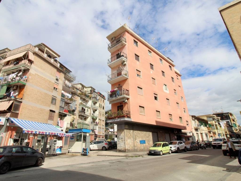 appartamento in vendita a Napoli in zona Piscinola