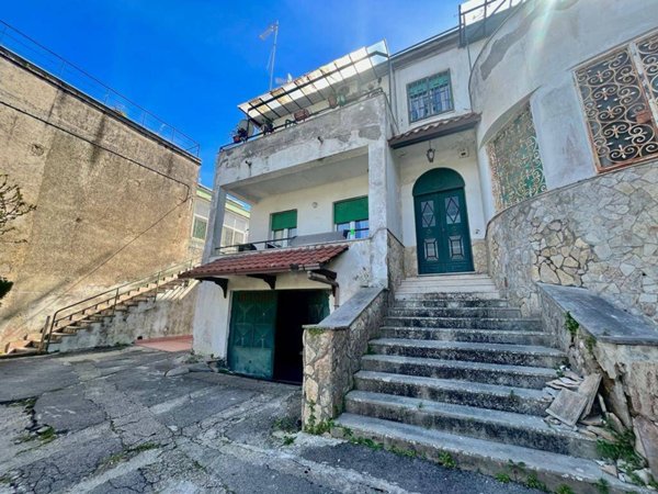 casa indipendente in vendita a Napoli in zona Camaldoli