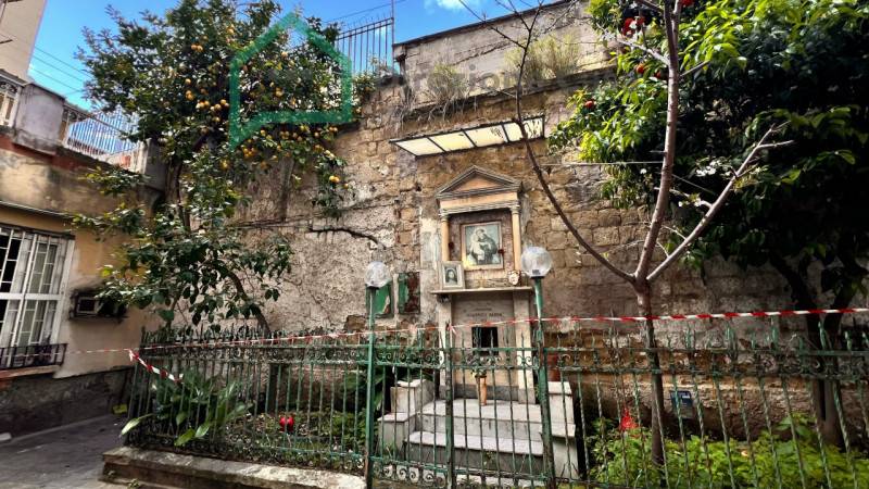 appartamento in vendita a Napoli in zona Mercato
