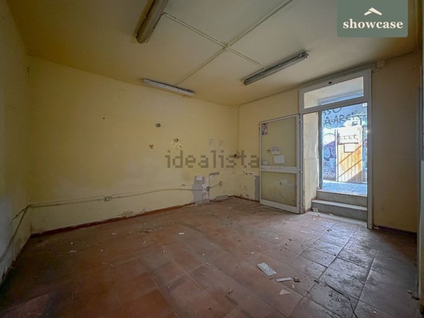 locale commerciale in vendita a Napoli in zona San Lorenzo