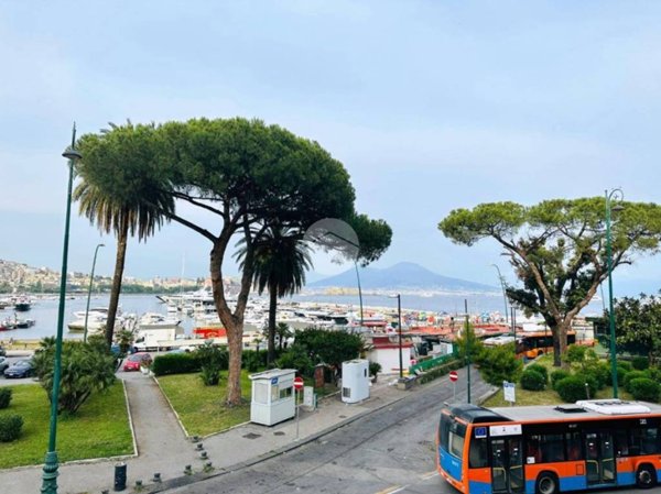 appartamento in vendita a Napoli in zona Chiaia
