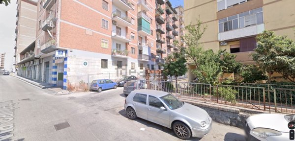 locale commerciale in vendita a Napoli in zona Fuorigrotta