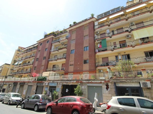 appartamento in vendita a Napoli in zona San Carlo all'Arena