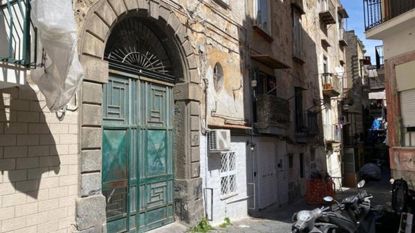 appartamento in vendita a Napoli in zona Stella