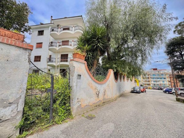 appartamento in vendita a Napoli in zona Stella