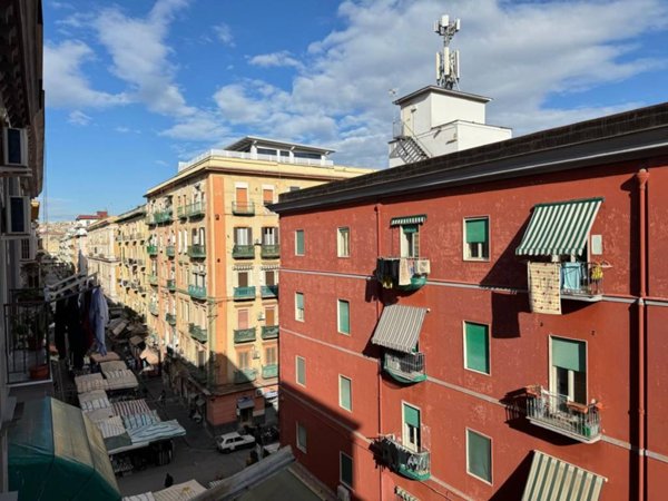 appartamento in vendita a Napoli in zona Chiaia
