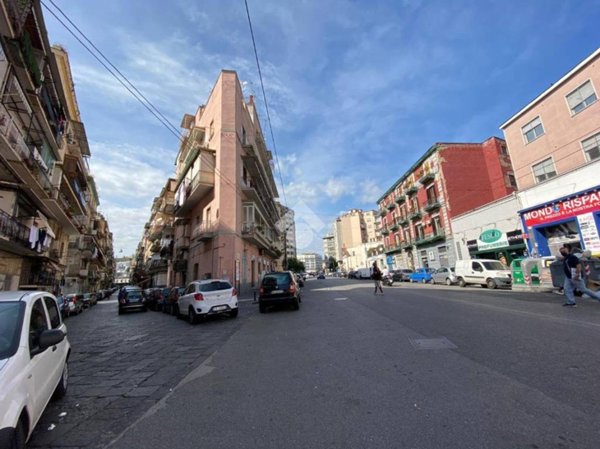 monolocale in vendita a Napoli in zona Pendino / San Giuseppe