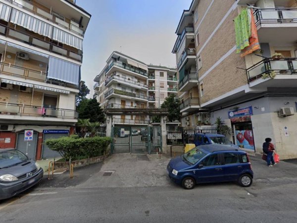 appartamento in vendita a Napoli in zona San Carlo all'Arena