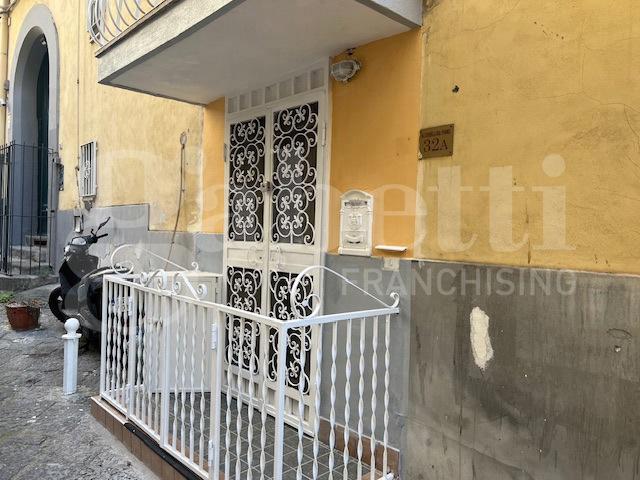 appartamento in vendita a Napoli in zona Chiaia