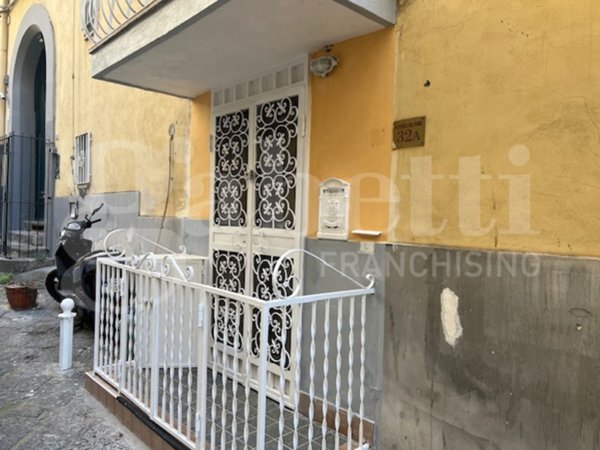 appartamento in vendita a Napoli in zona Chiaia