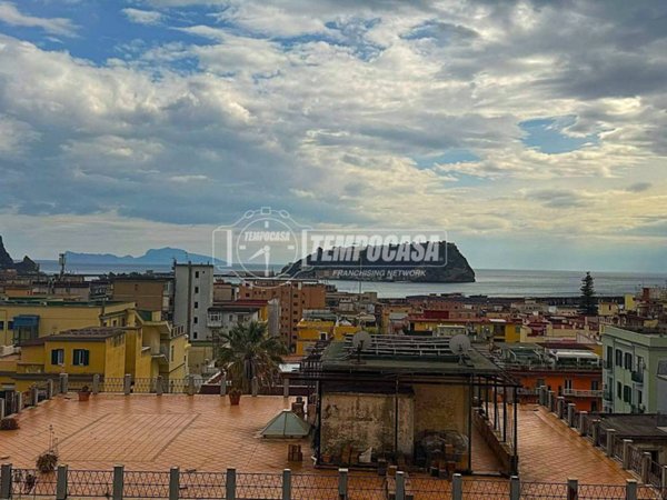 appartamento in vendita a Napoli in zona Bagnoli