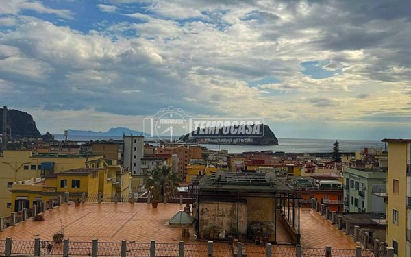 appartamento in vendita a Napoli in zona Bagnoli