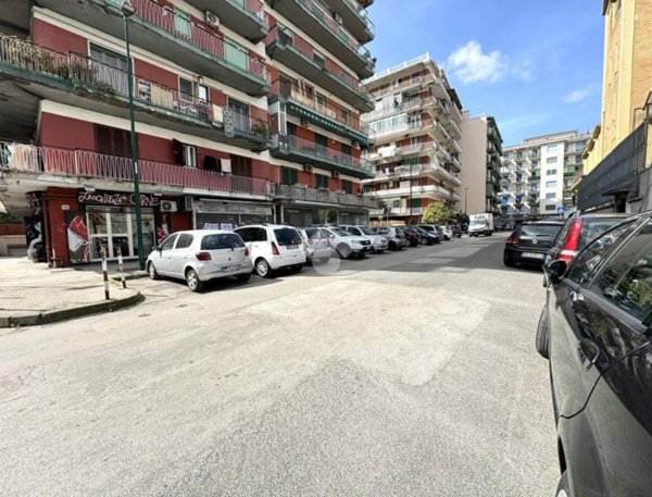 negozio in vendita a Napoli in zona Secondigliano
