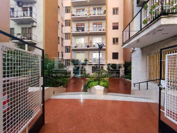 appartamento in vendita a Napoli in zona Chiaia