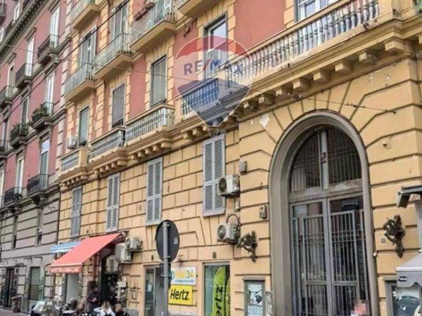 appartamento in vendita a Napoli in zona Chiaia