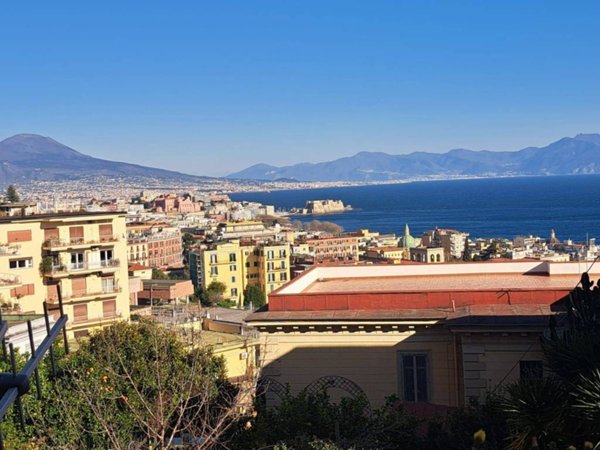 appartamento in vendita a Napoli in zona Chiaia