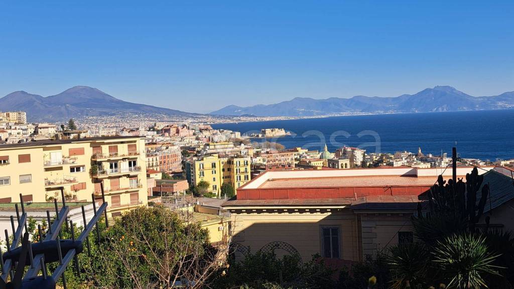 appartamento in vendita a Napoli in zona Chiaia