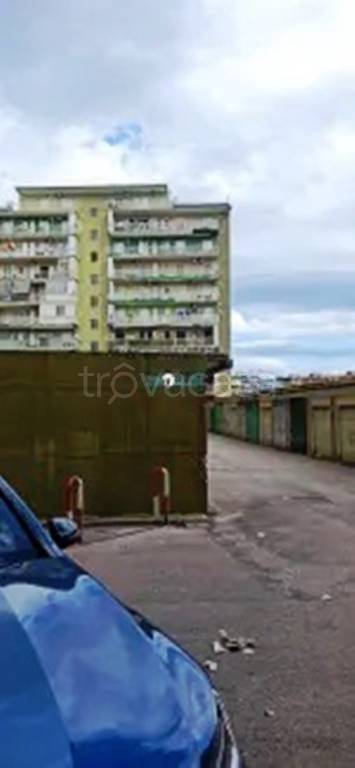 negozio in vendita a Napoli in zona Capodichino