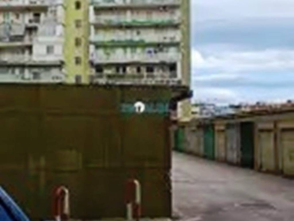 negozio in vendita a Napoli in zona Secondigliano