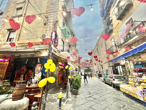 appartamento in vendita a Napoli in zona Pendino / San Giuseppe