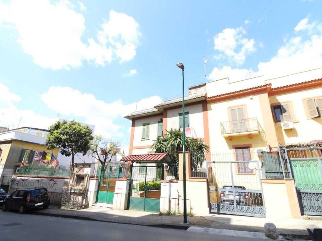 casa indipendente in vendita a Napoli in zona Capodichino