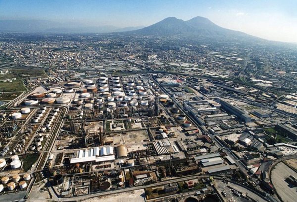 capannone in vendita a Napoli in zona Zona Industriale-Ferrovia