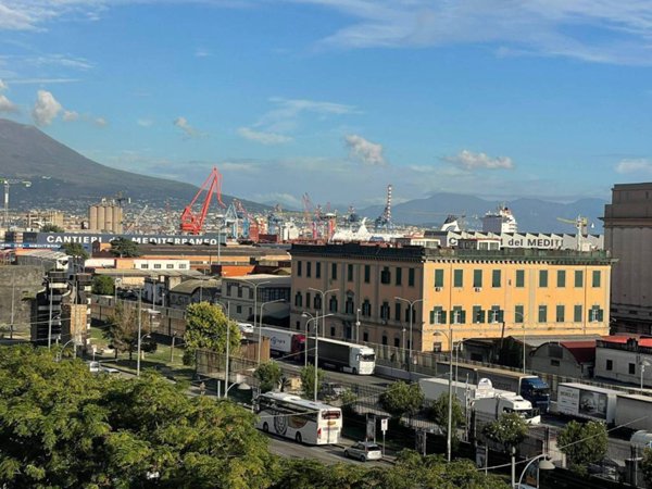 appartamento in vendita a Napoli in zona Mercato