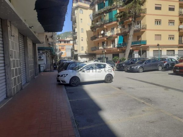 ufficio in vendita a Napoli in zona Soccavo