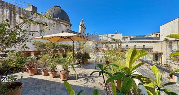 appartamento in vendita a Napoli in zona Centro Antico