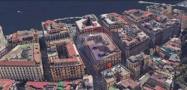 appartamento in vendita a Napoli in zona San Ferdinando
