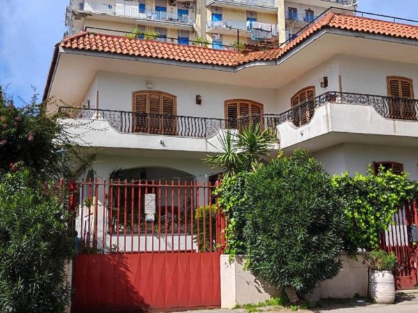 casa indipendente in vendita a Napoli in zona Secondigliano