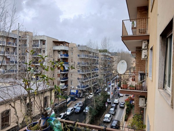 appartamento in vendita a Napoli in zona San Carlo all'Arena