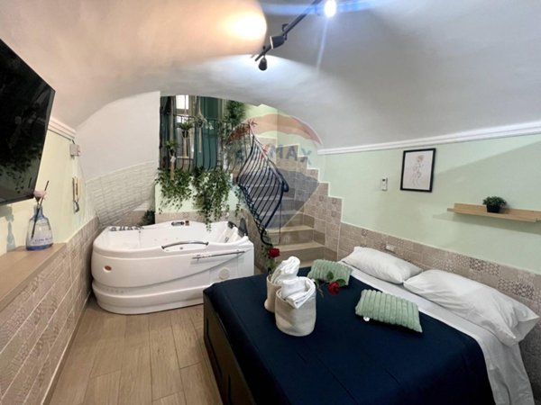 appartamento in vendita a Napoli in zona Stella