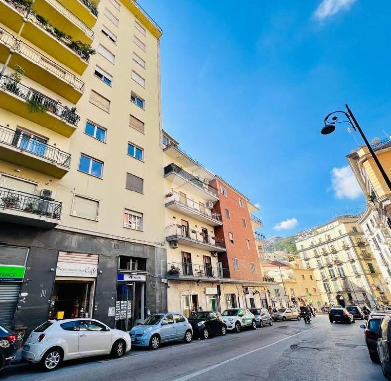 appartamento in vendita a Napoli in zona Chiaia
