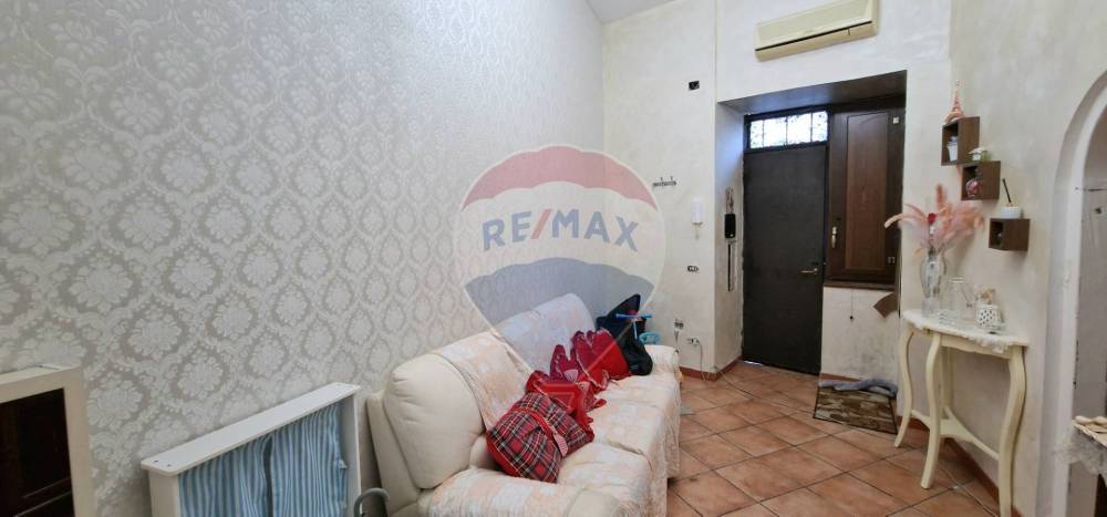 appartamento in vendita a Napoli in zona San Carlo all'Arena