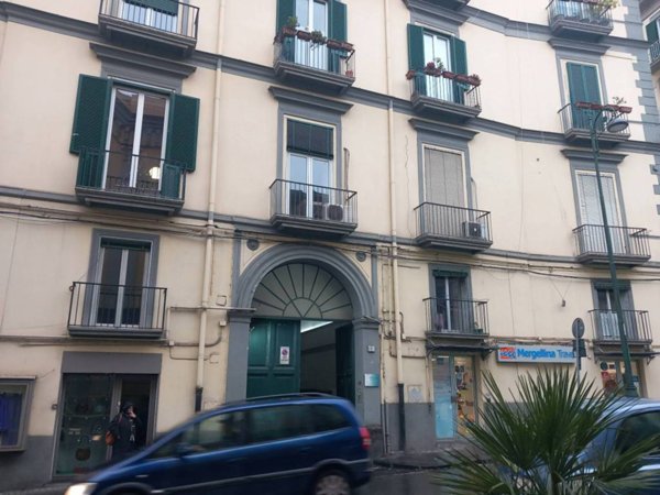 appartamento in vendita a Napoli in zona Chiaia