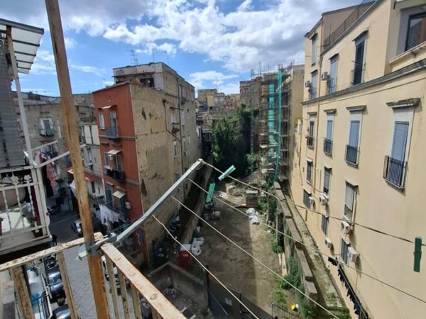 appartamento in vendita a Napoli in zona Stella