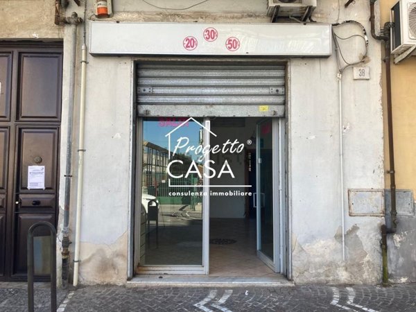 locale commerciale in vendita a Napoli in zona Barra